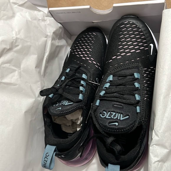 Nike Shoes - NWT Nike air max 270
